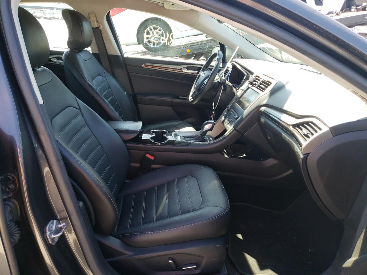 Photo 5 from auction – 2016 FORD FUSION SE with VIN 3FA6P0H94GR133997