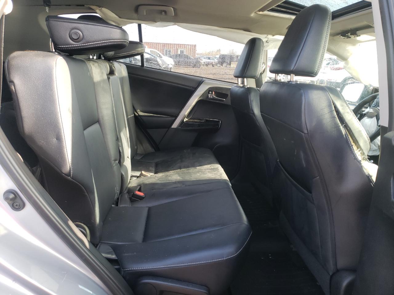 Photo 6 from auction – 2016 TOYOTA RAV4 LIMIT with VIN 2T3DFREV0GW439794