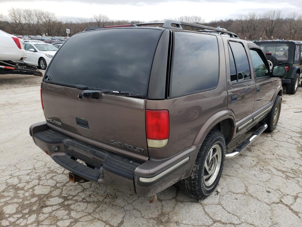 Photo 4 from auction – 1998 CHEVROLET BLAZER with VIN 1GNDT13W8W2120261