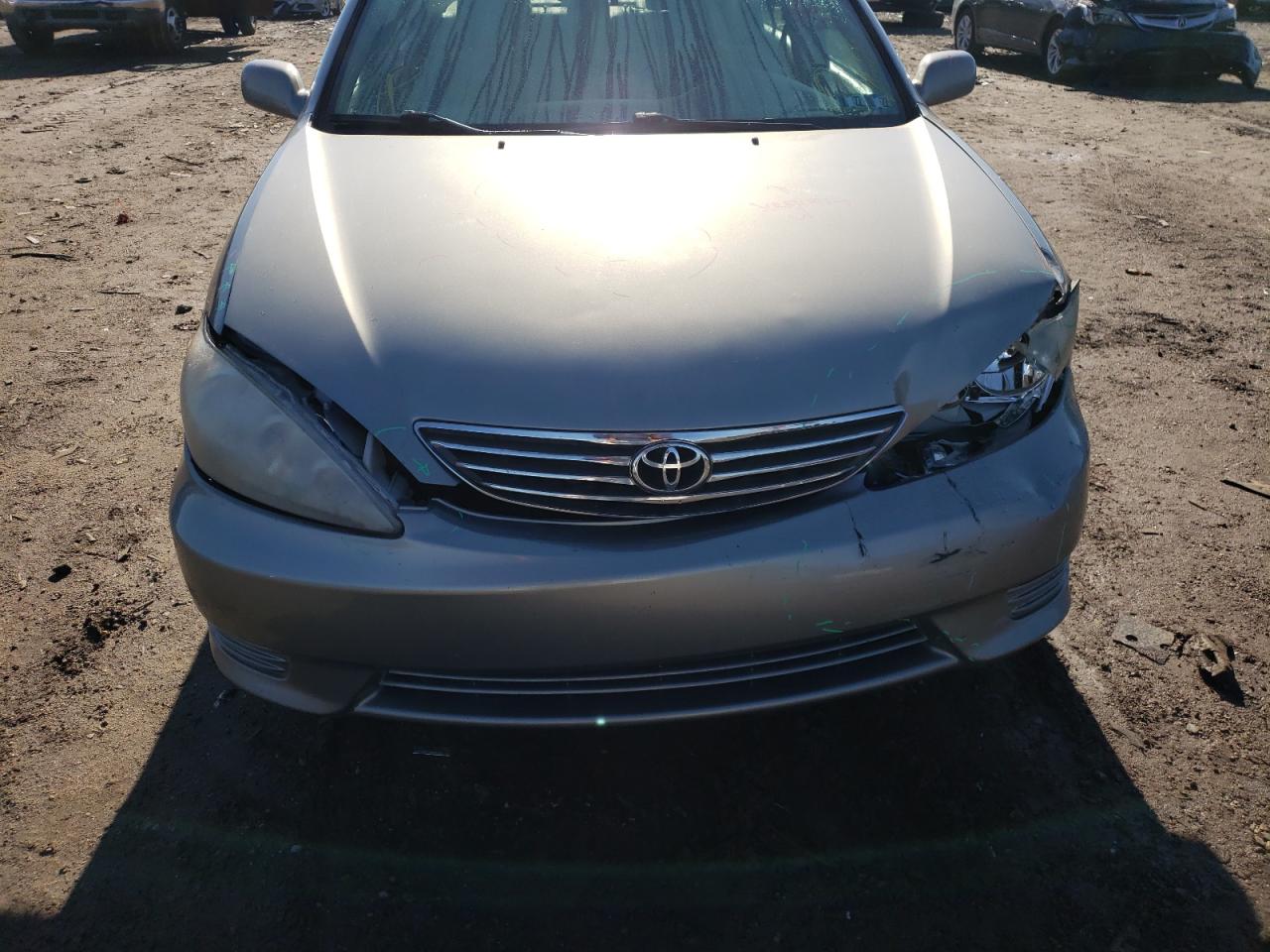 Photo 9 from auction – 2005 TOYOTA CAMRY LE with VIN 4T1BE32K05U946654