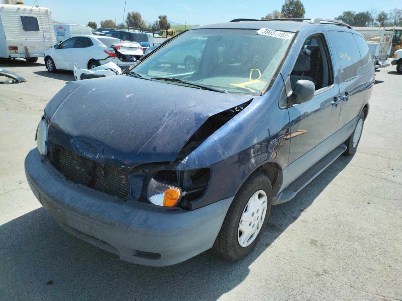 Photo 2 from auction – 2002 TOYOTA SIENNA with VIN 4T3ZF13C52U499250