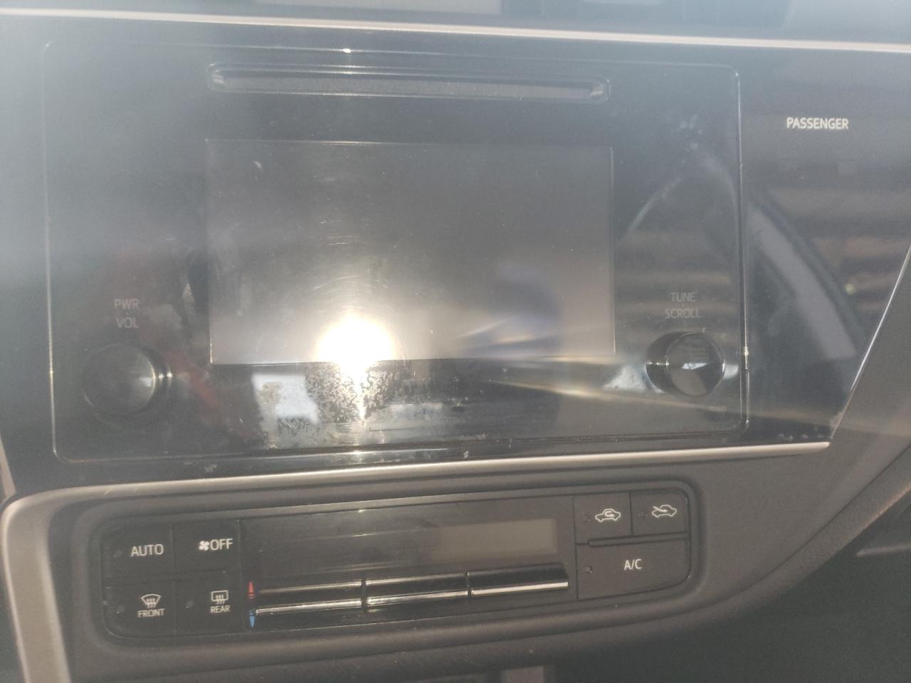 Photo 9 from auction – 2017 TOYOTA COROLLA L with VIN 5YFBURHE9HP715409