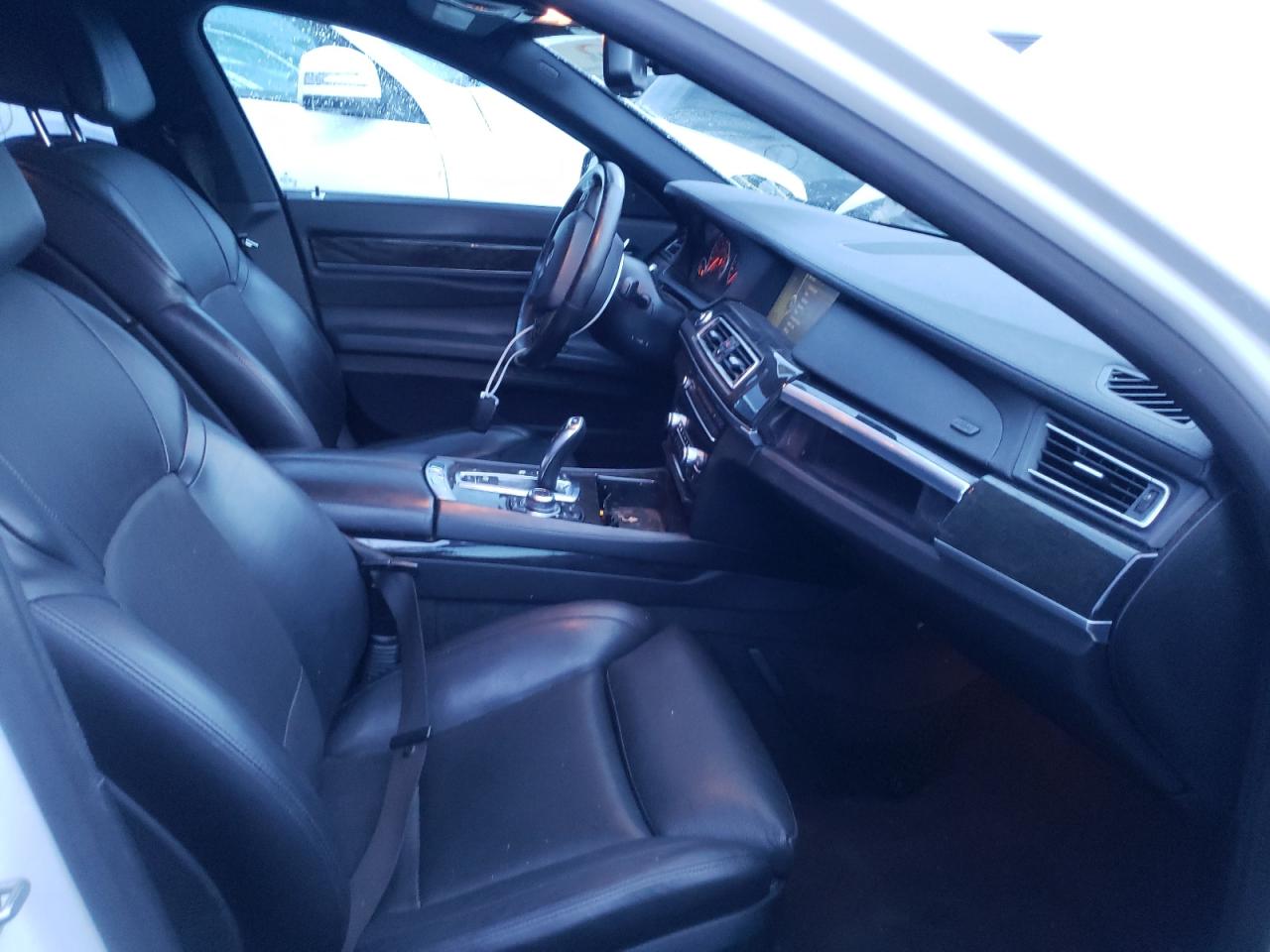 Photo 5 from auction – 2012 BMW 750 I with VIN WBAKA8C58CCY37574