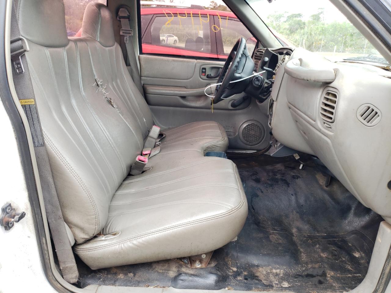 Photo 5 from auction – 1999 GMC SONOMA with VIN 1GTCS14X7X8517800