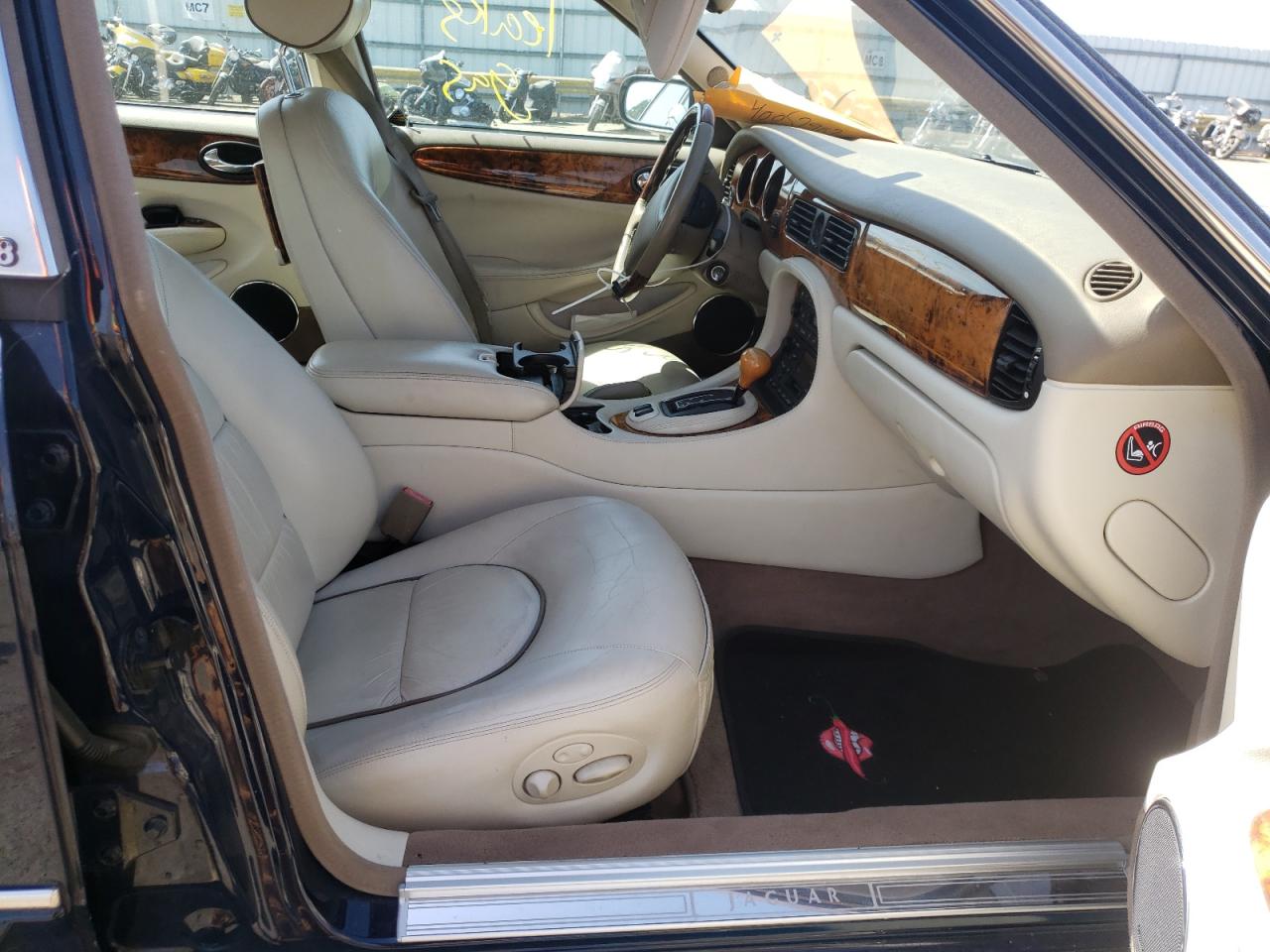 Photo 5 from auction – 2000 JAGUAR VANDENPLAS with VIN SAJDA24C8YLF12621