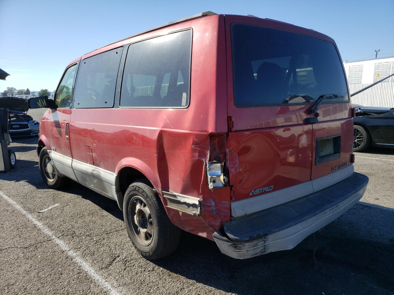 Photo 3 from auction – 2000 CHEVROLET ASTRO with VIN 1GNDM19W0YB154895