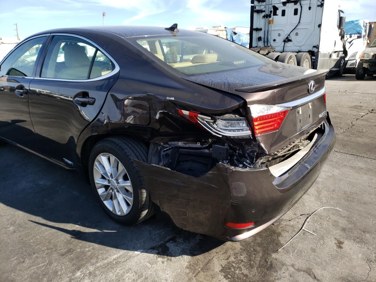 Photo 9 from auction – 2013 LEXUS ES 300H with VIN JTHBW1GG1D2008990