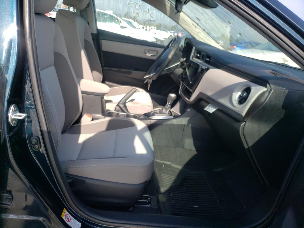 Photo 5 from auction – 2018 TOYOTA COROLLA L with VIN 2T1BURHE6JC105232