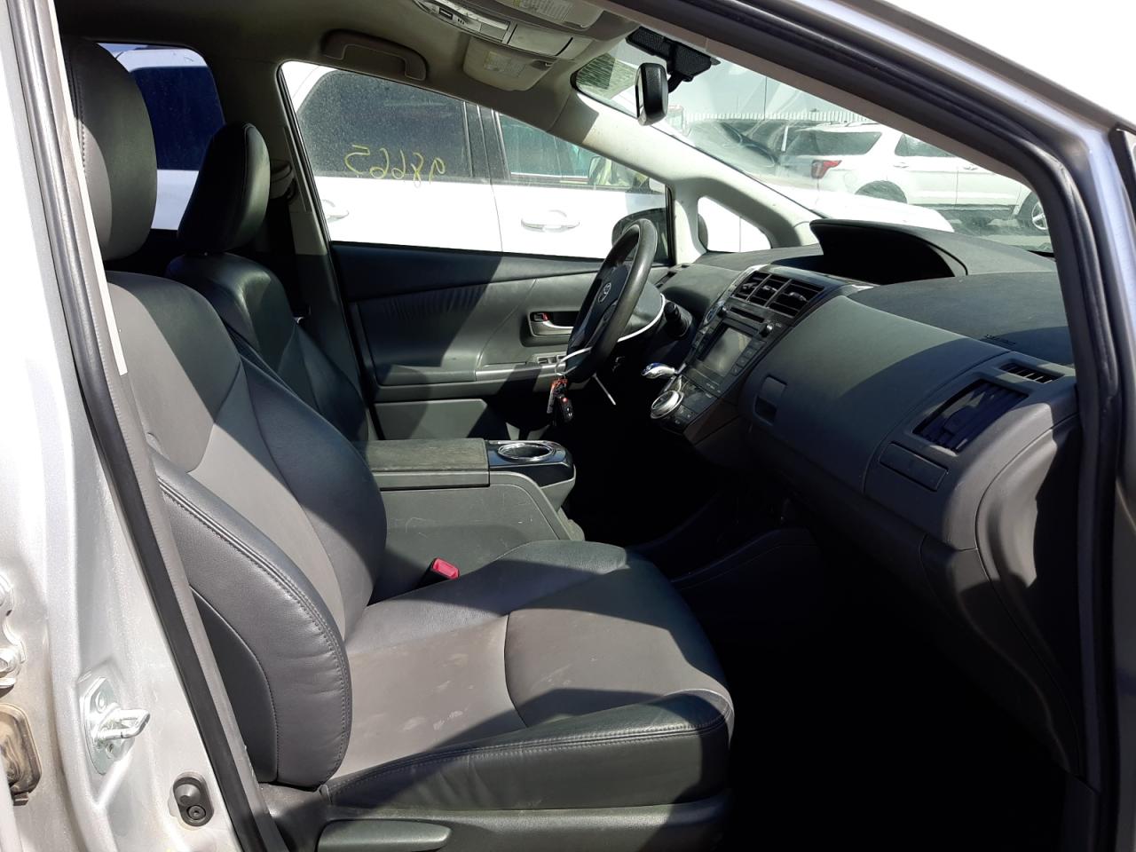 Photo 5 from auction – 2012 TOYOTA PRIUS V with VIN JTDZN3EU6C3145049