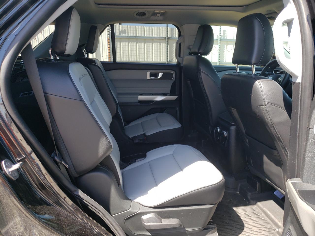 Photo 6 from auction – 2021 FORD EXPLORER X with VIN 1FMSK7DH4MGA01737