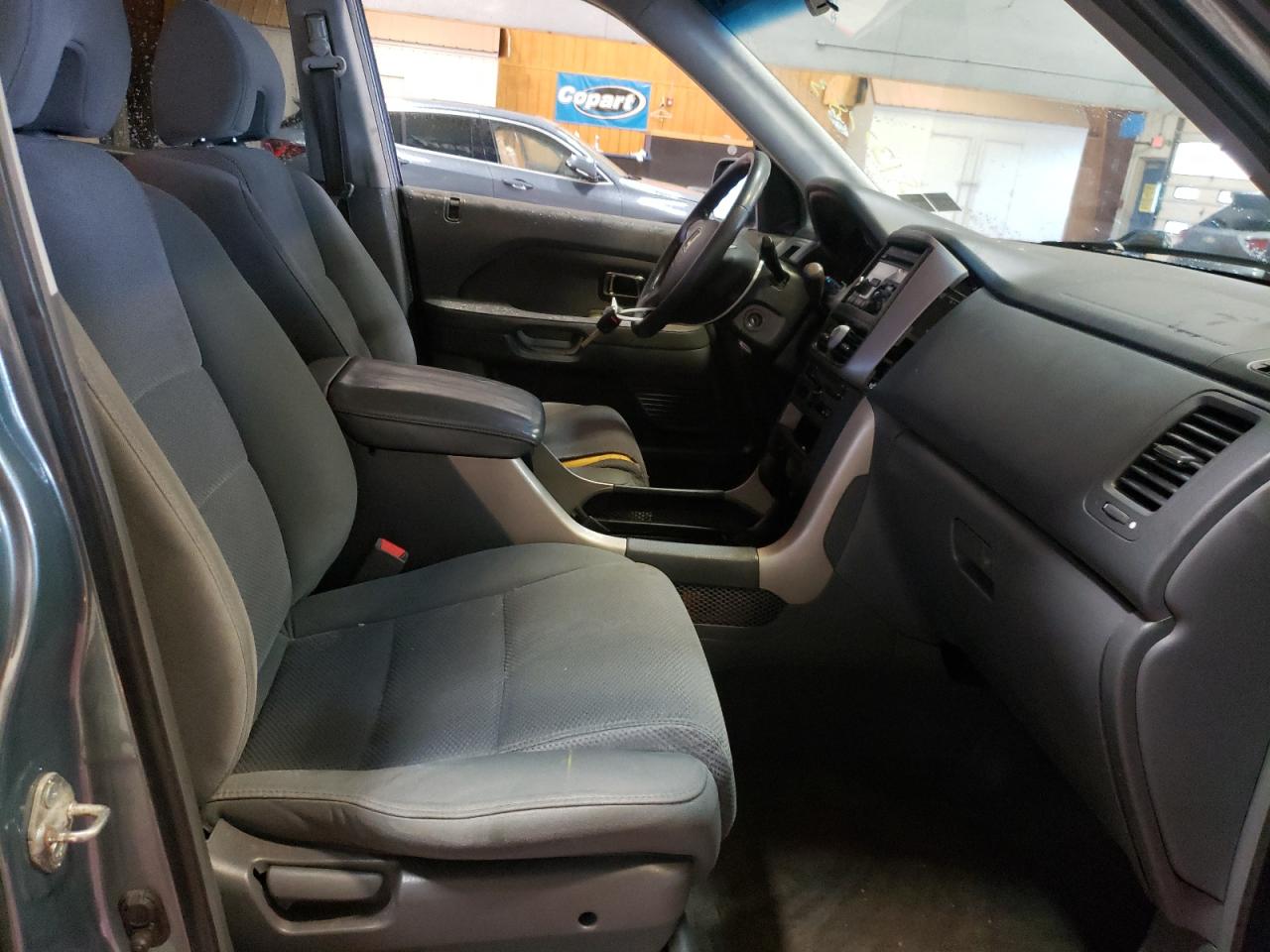 Photo 5 from auction – 2006 HONDA PILOT EX with VIN 2HKYF18426H532327