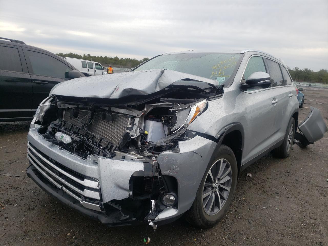 Photo 15 from auction – 2019 TOYOTA HIGHLANDER with VIN 5TDJZRFH4KS726388