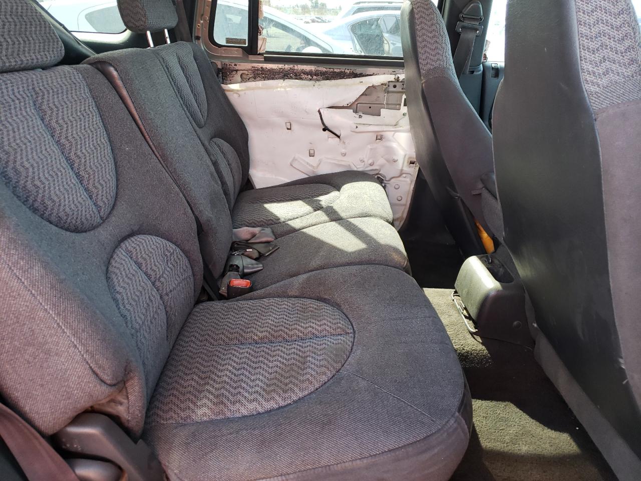 Photo 6 from auction – 2000 DODGE DURANGO with VIN 1B4HR28Y8YF173530