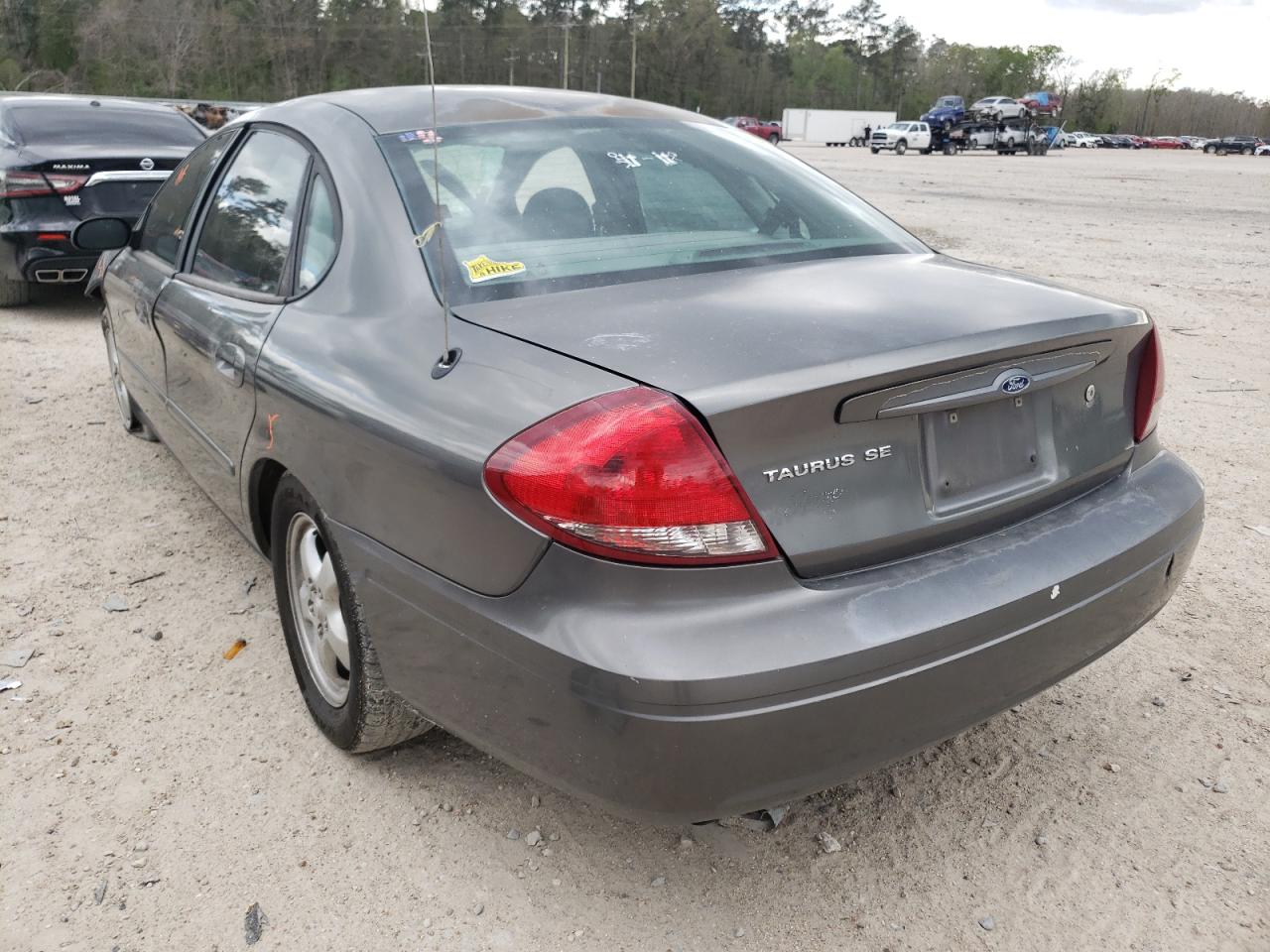 Photo 3 from auction – 2004 FORD TAURUS SE with VIN 1FAFP53U44A103509