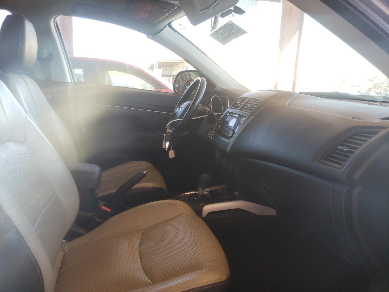 Photo 5 from auction – 2014 MITSUBISHI OUTLANDER with VIN 4A4AP3AUXEE030077