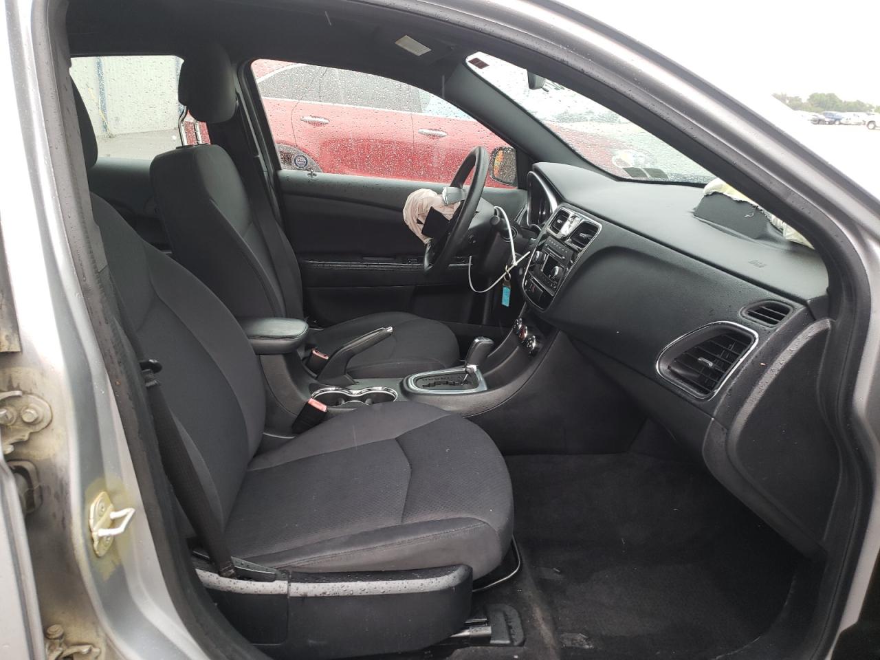 صورة رقم 5 من المزاد - 2014 CHRYSLER 200 LX مع VIN 1C3CCBAB1EN229284