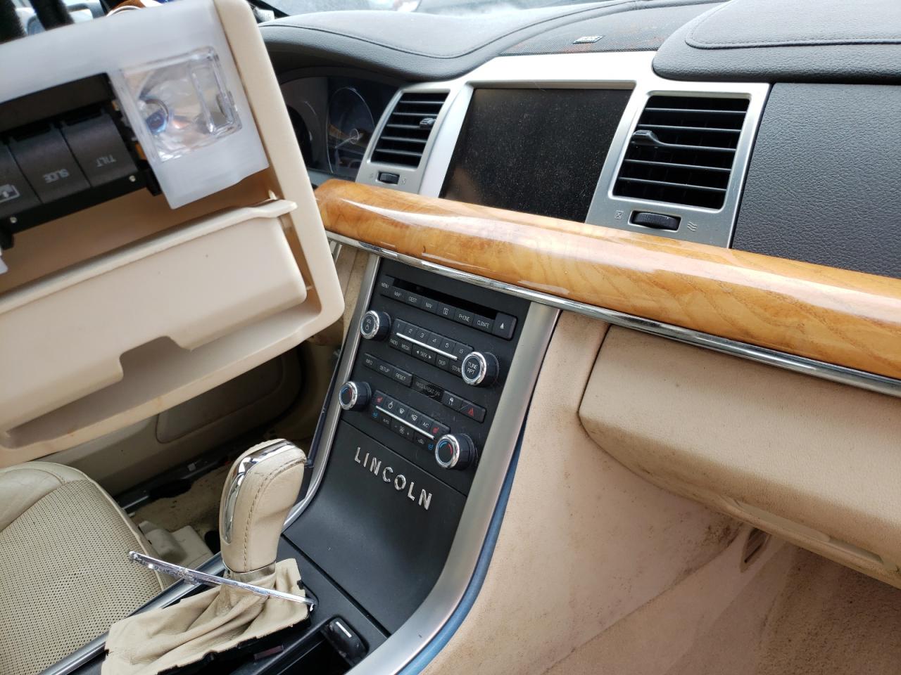 Photo 9 from auction – 2010 LINCOLN MKS with VIN 1LNHL9DR8AG604052
