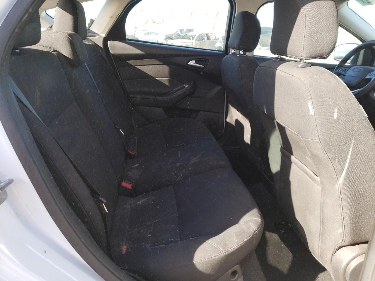 Photo 6 from auction – 2016 FORD FOCUS SE with VIN 1FADP3K20GL247529
