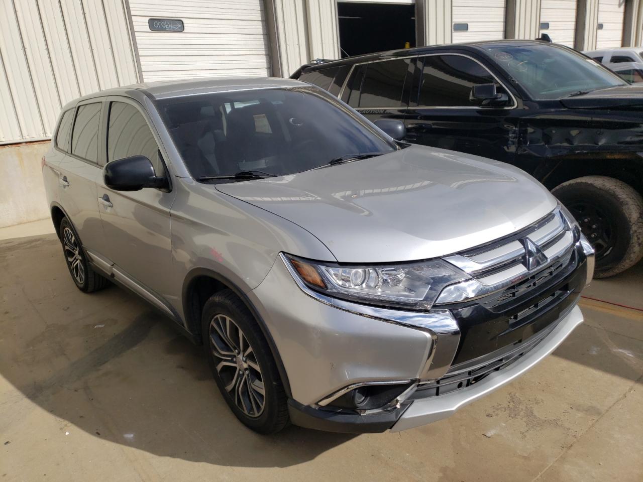 MITSUBISHI OUTLANDER 2018 with VIN JA4AD2A34JJ004927 - Photo from auction