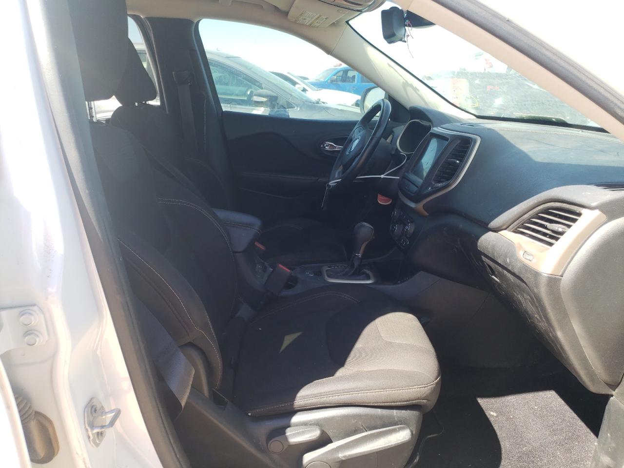 Photo 5 from auction – 2017 JEEP CHEROKEE L with VIN 1C4PJLCB3HW548500