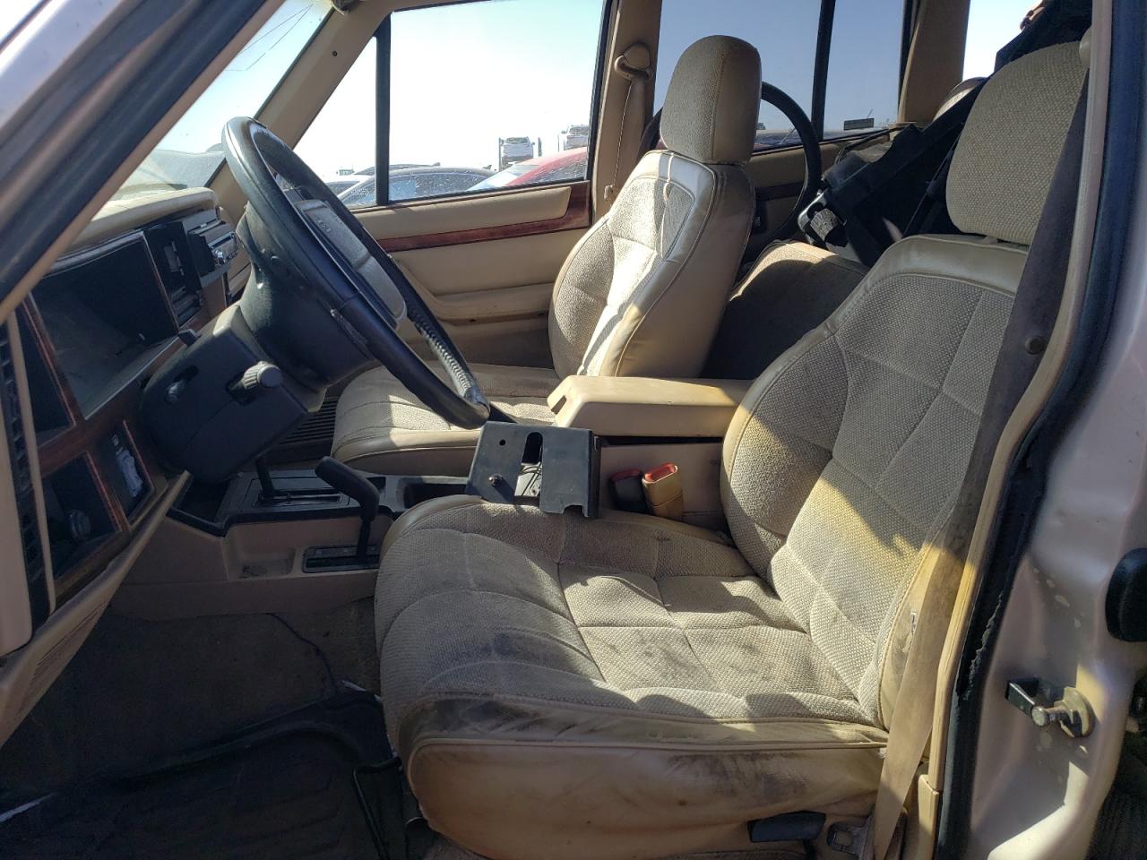 Photo 5 from auction – 1996 JEEP CHEROKEE C with VIN 1J4FJ78S9TL101945