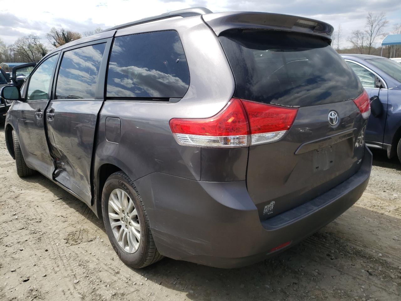 Photo 3 from auction – 2011 TOYOTA SIENNA XLE with VIN 5TDYK3DC8BS143099