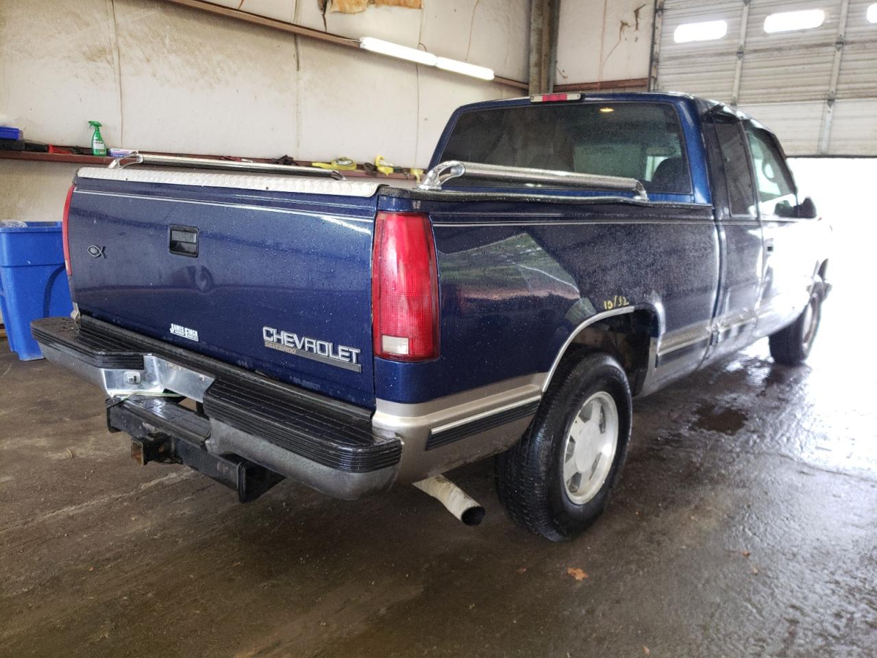 Photo 4 from auction – 1998 CHEVROLET GMT-400 C1 with VIN 1GCEC19R5WR144085