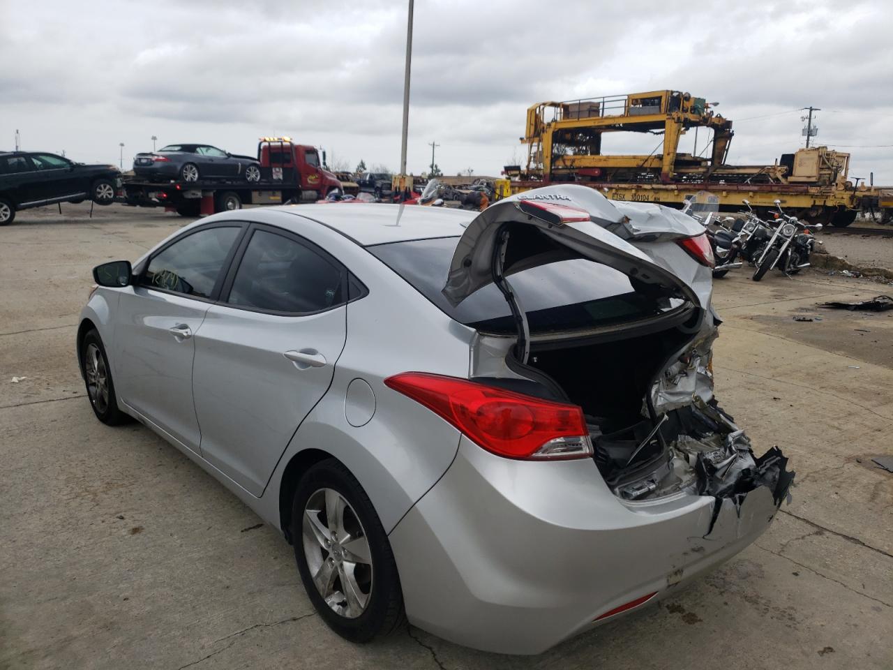 Photo 3 from auction – 2012 HYUNDAI ELANTRA GL with VIN 5NPDH4AE0CH079897