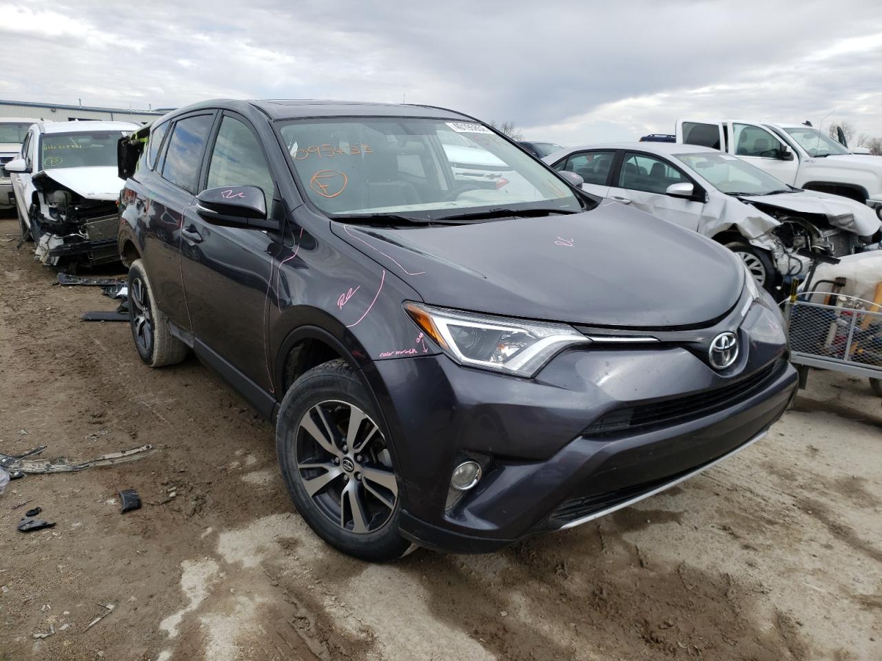 Photo 1 from auction – 2016 TOYOTA RAV4 XLE with VIN JTMRFREV5GJ095433