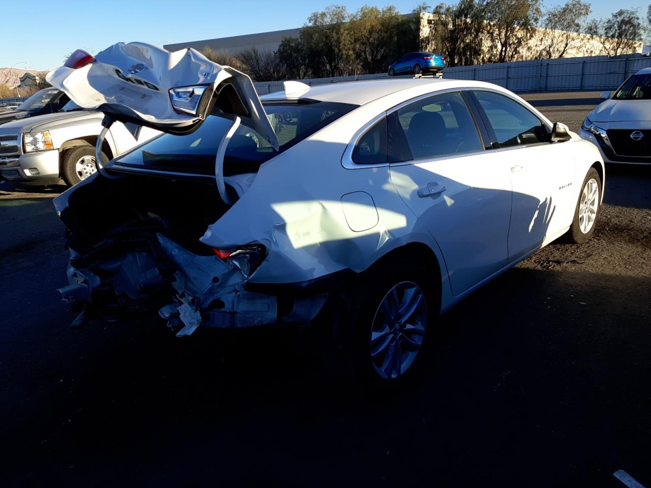 Photo 4 from auction – 2018 CHEVROLET MALIBU LT with VIN 1G1ZD5ST8JF260752