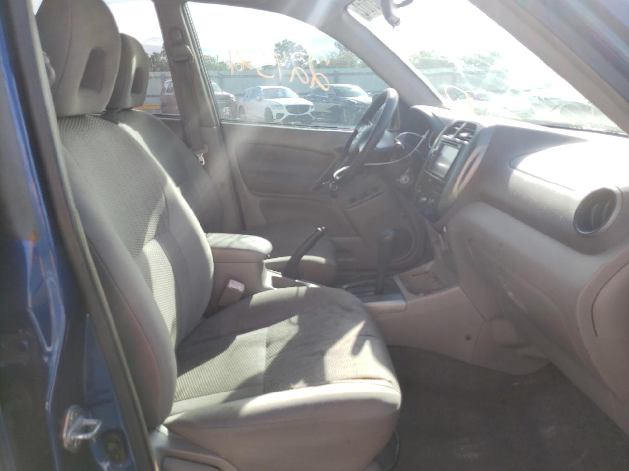 Photo 5 from auction – 2005 TOYOTA RAV4 with VIN JTEGD20VX50066603