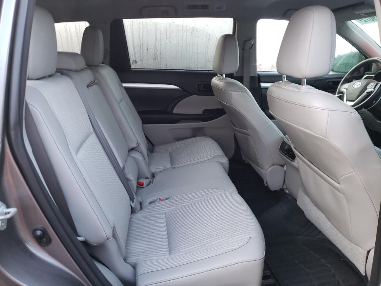 Photo 6 from auction – 2016 TOYOTA HIGHLANDER with VIN 5TDZKRFH2GS138584