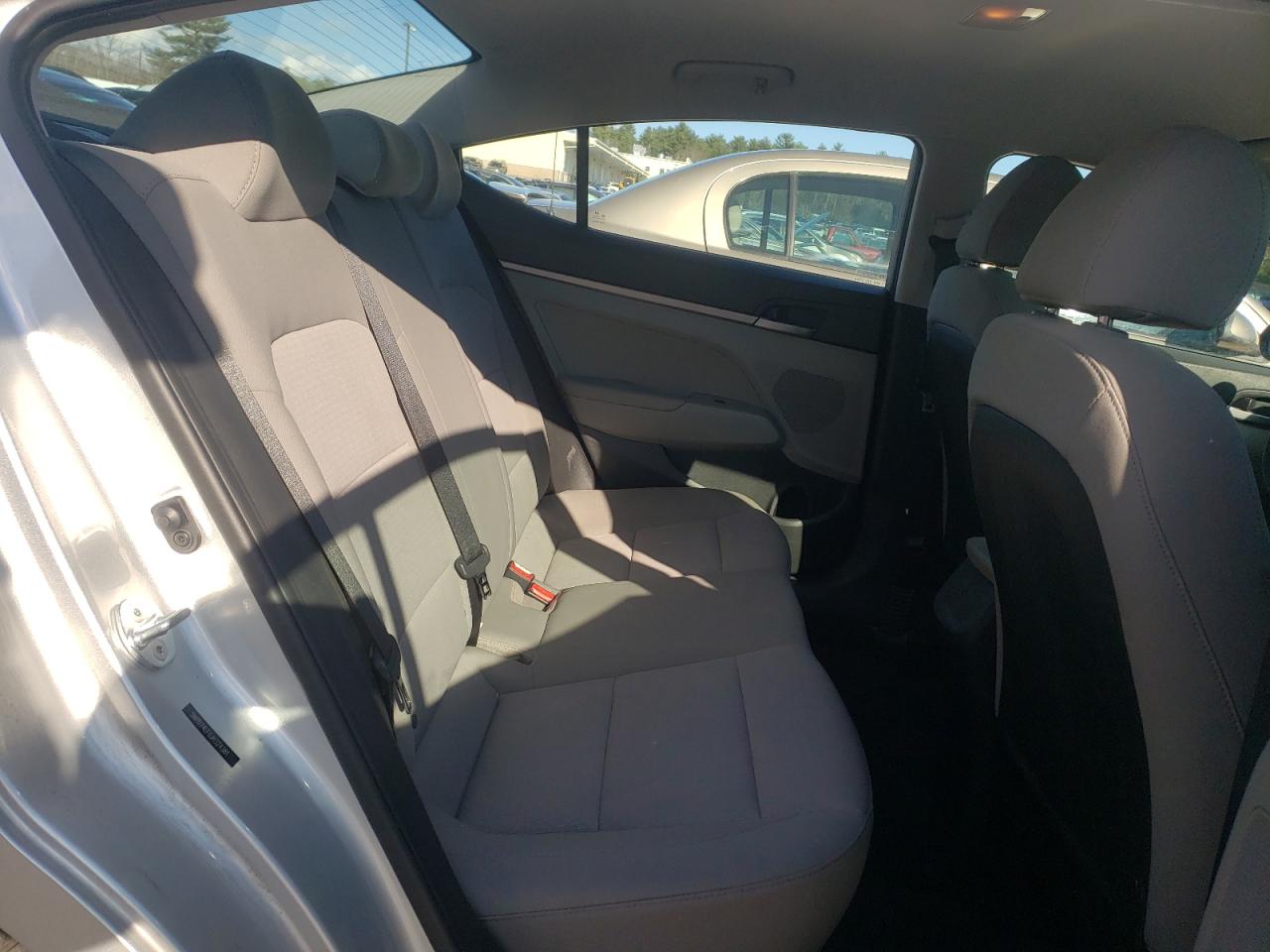 Photo 6 from auction – 2018 HYUNDAI ELANTRA SE with VIN 5NPD74LF0JH324381