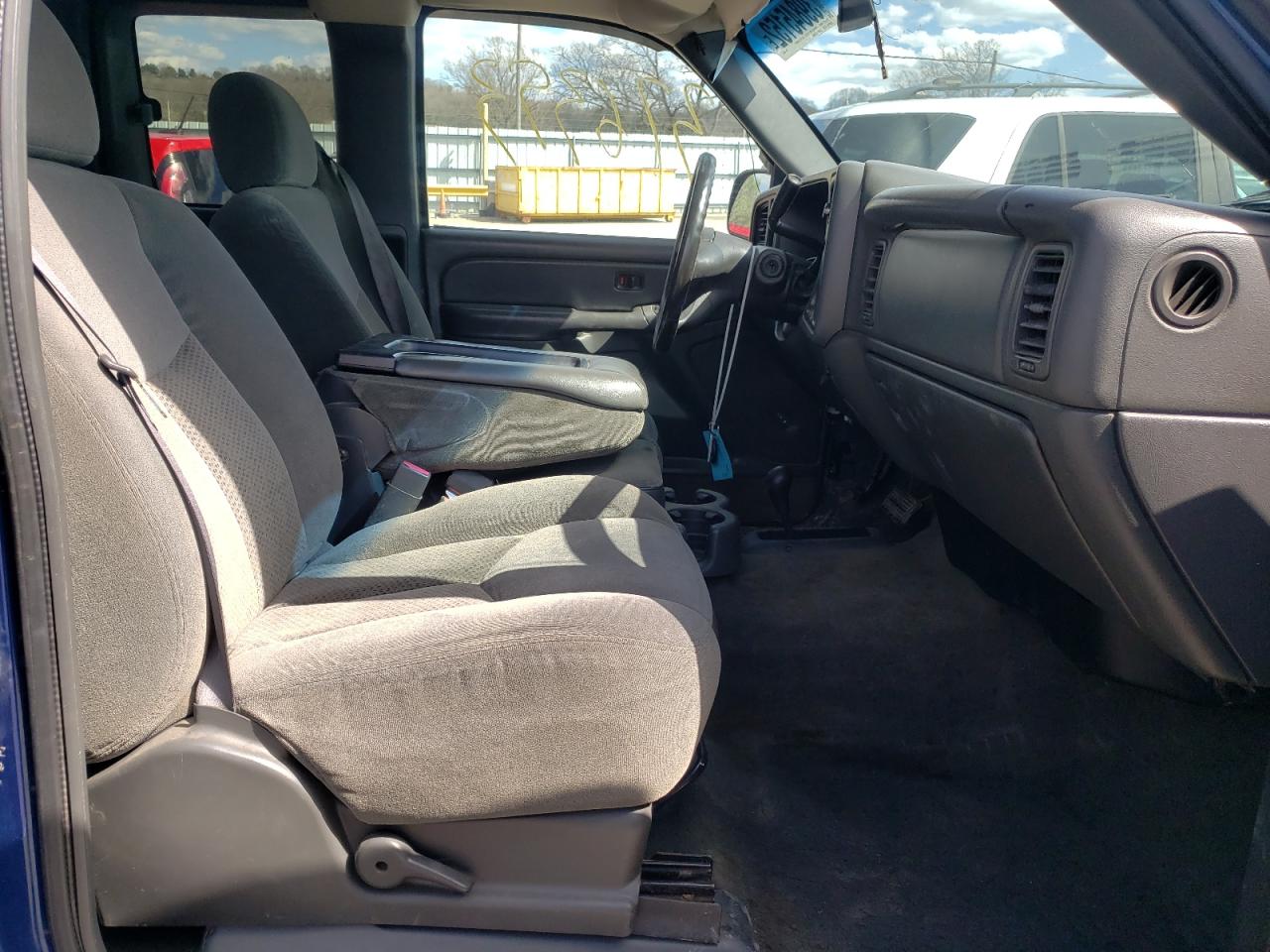Photo 5 from auction – 2004 CHEVROLET SILVERADO with VIN 1GCEK19T14E358915