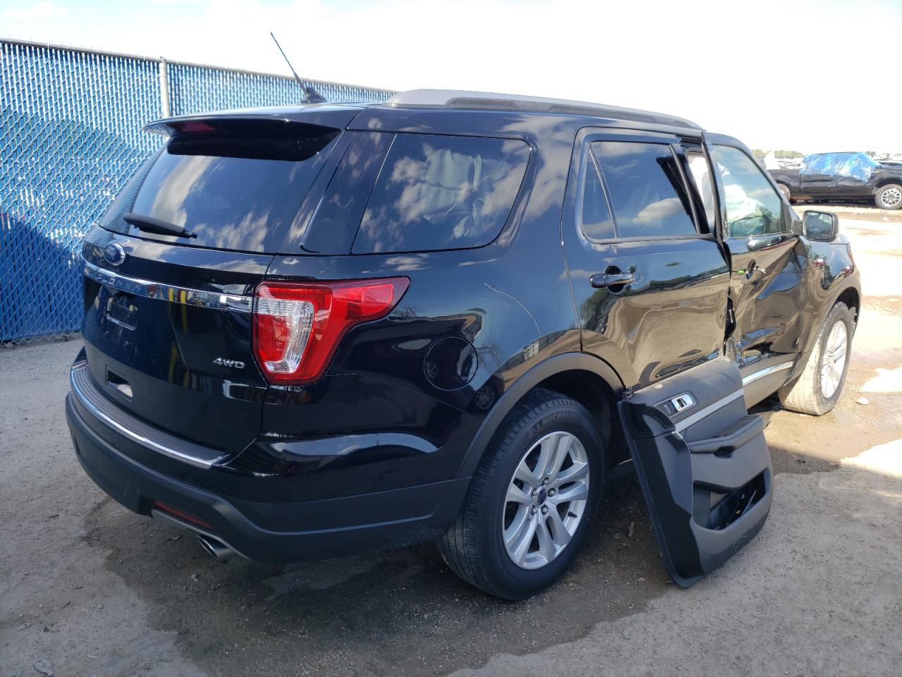 Photo 4 from auction – 2018 FORD EXPLORER X with VIN 1FM5K8D88JGB94778