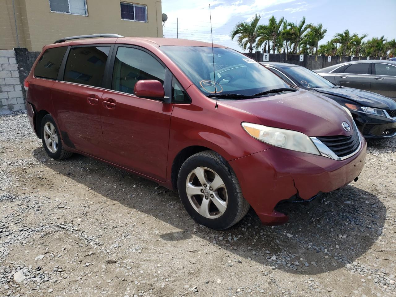 Photo 1 from auction – 2011 TOYOTA SIENNA LE with VIN 5TDKK3DC8BS141956