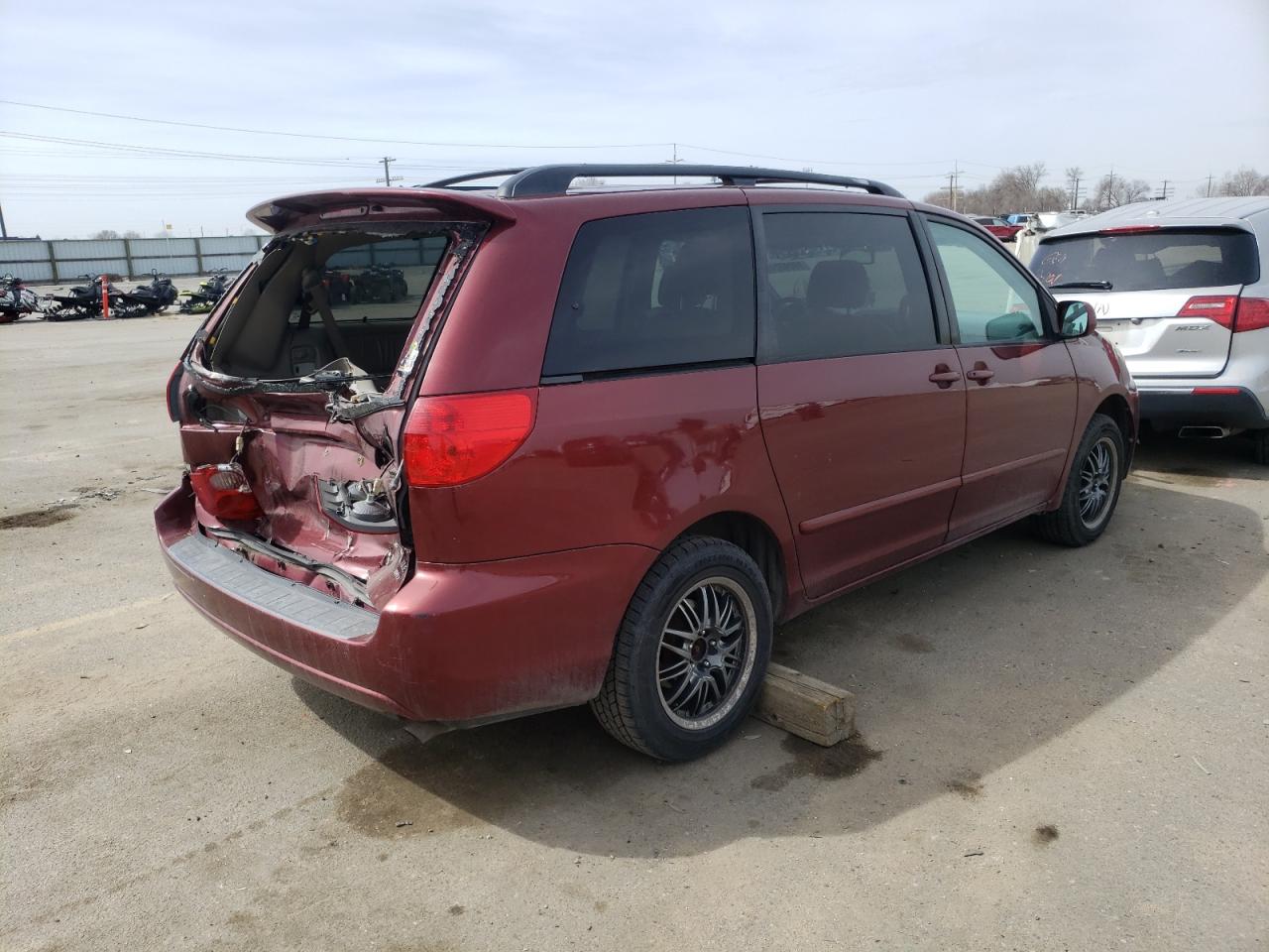 Photo 4 from auction – 2006 TOYOTA SIENNA XLE with VIN 5TDBA22C26S068024