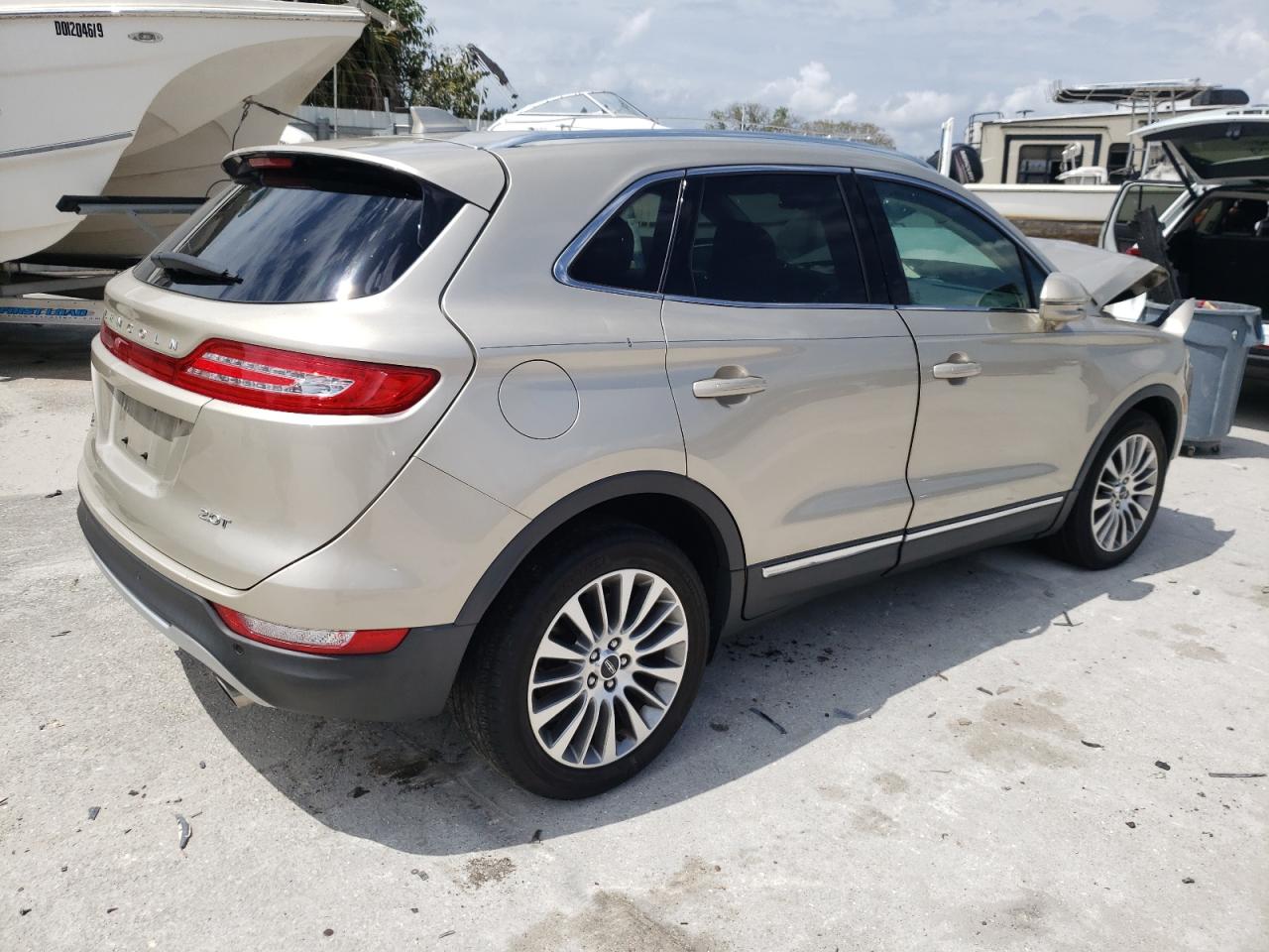 Photo 4 from auction – 2017 LINCOLN MKC RESERV with VIN 5LMCJ3C95HUL45673