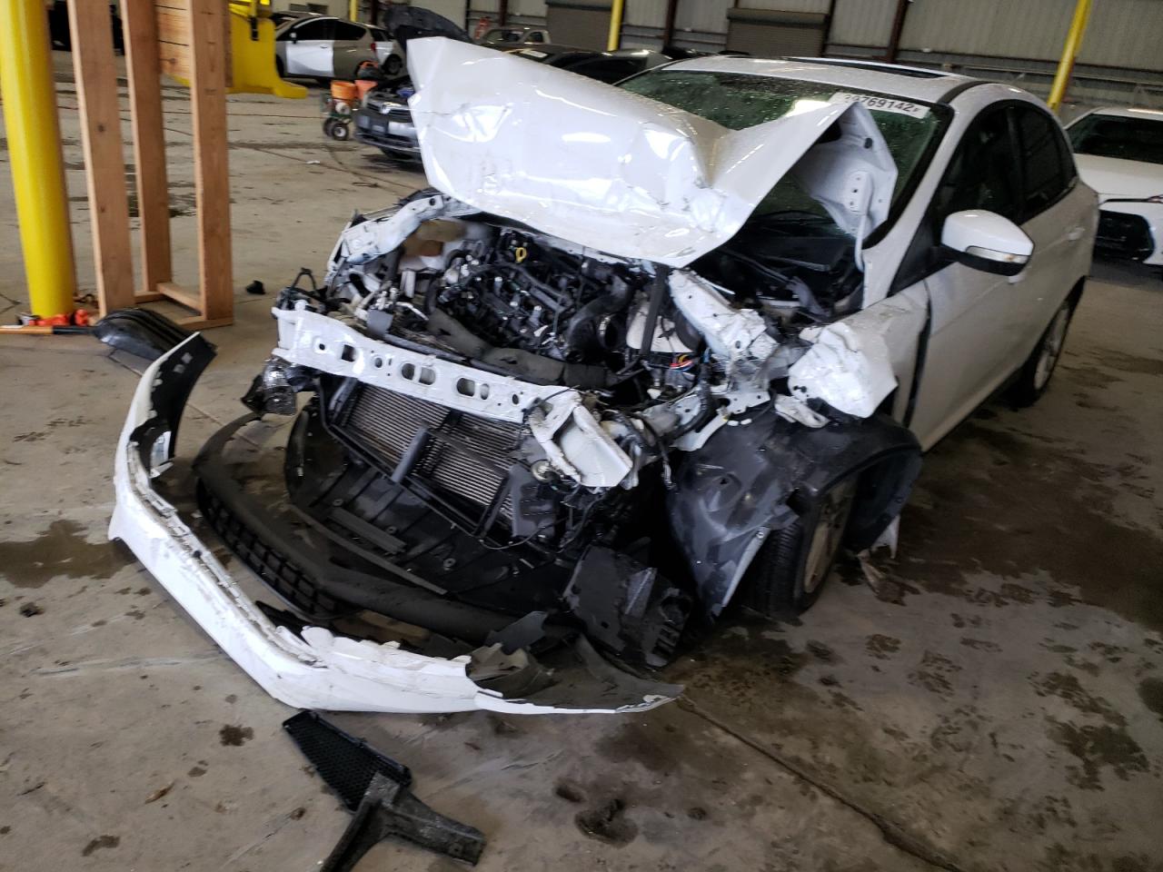 Photo 2 from auction – 2015 FORD FOCUS SE with VIN 1FADP3F29FL262670