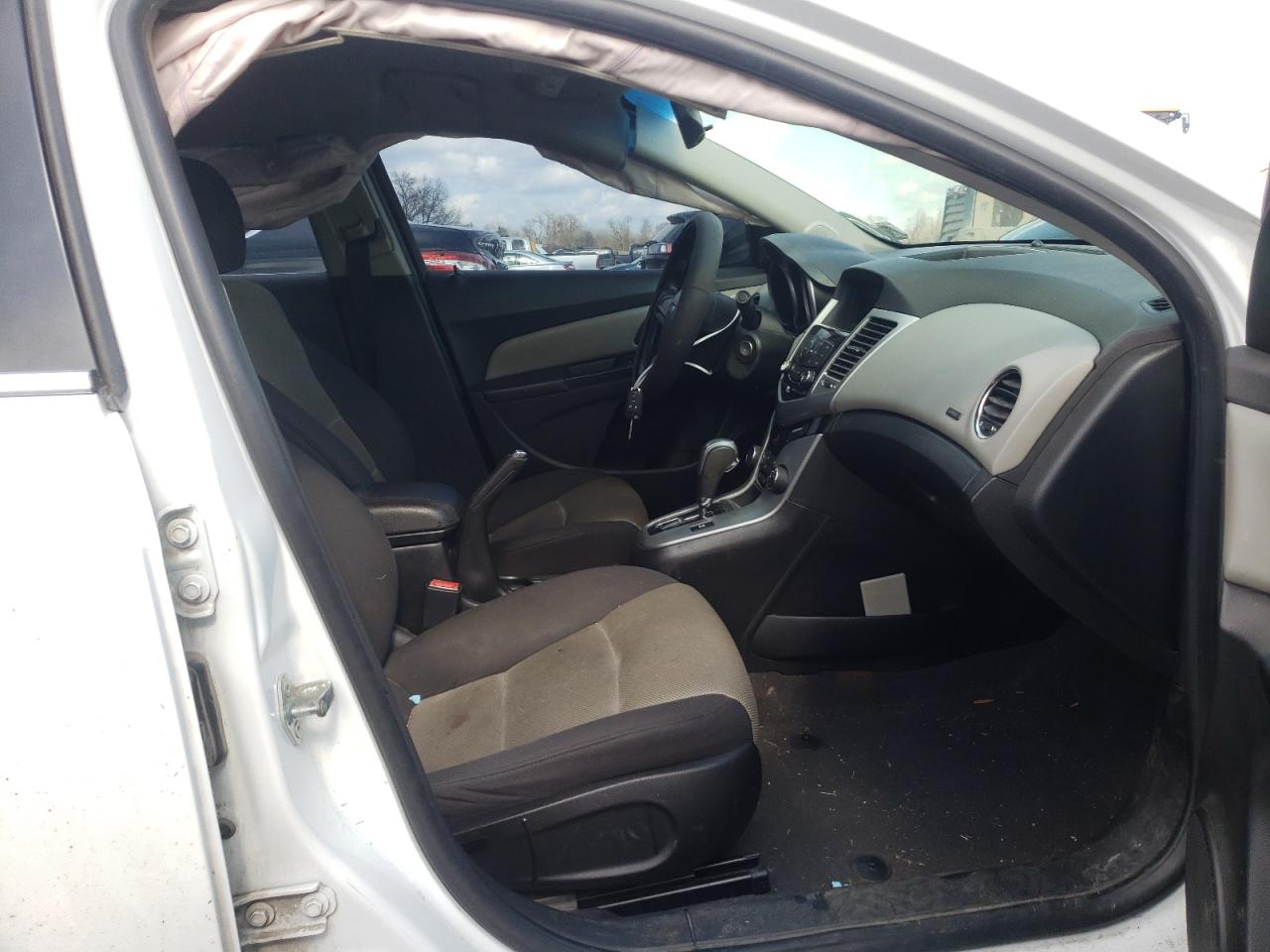 Photo 5 from auction – 2012 CHEVROLET CRUZE LS with VIN 1G1PC5SH1C7324231