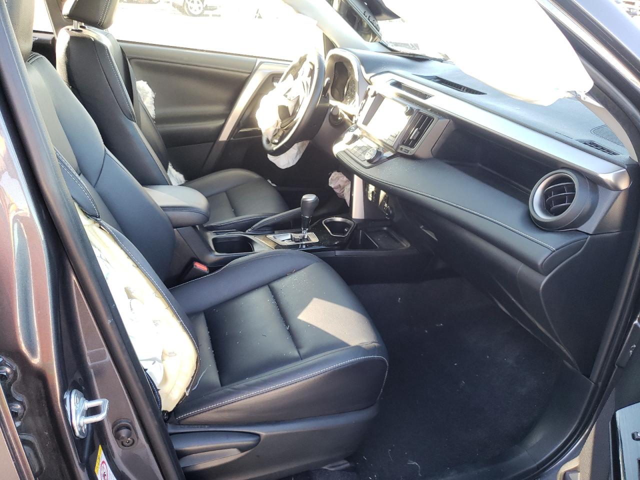 Photo 5 from auction – 2018 TOYOTA RAV4 LIMIT with VIN JTMDFREV8JJ745986