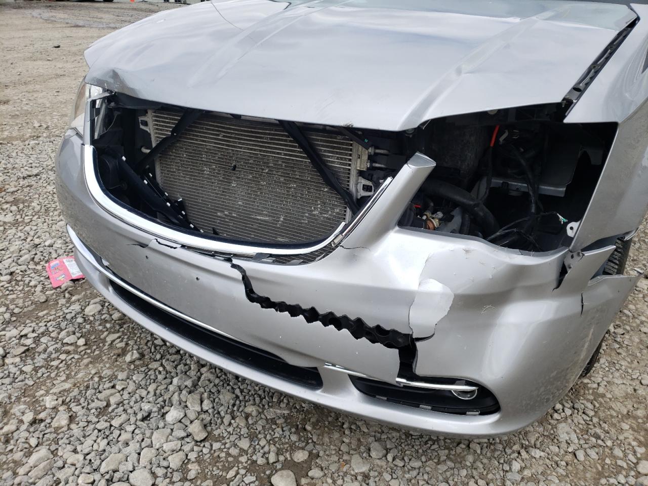 Photo 9 from auction – 2016 CHRYSLER TOWN & COU with VIN 2C4RC1BG2GR193511
