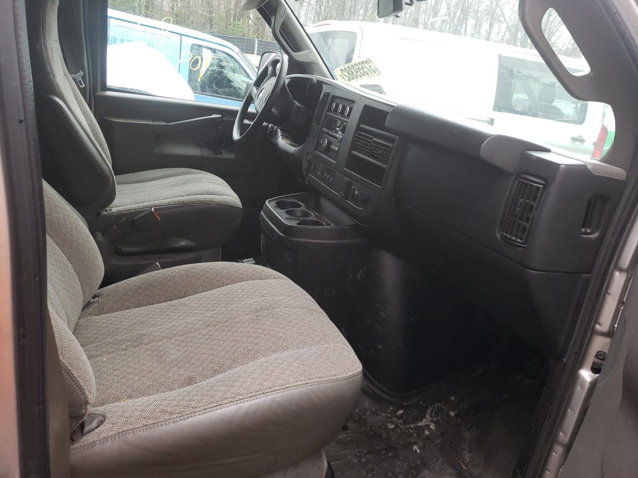 Photo 5 from auction – 2018 CHEVROLET EXPRESS G2 with VIN 1GCWGAFG5J1179017