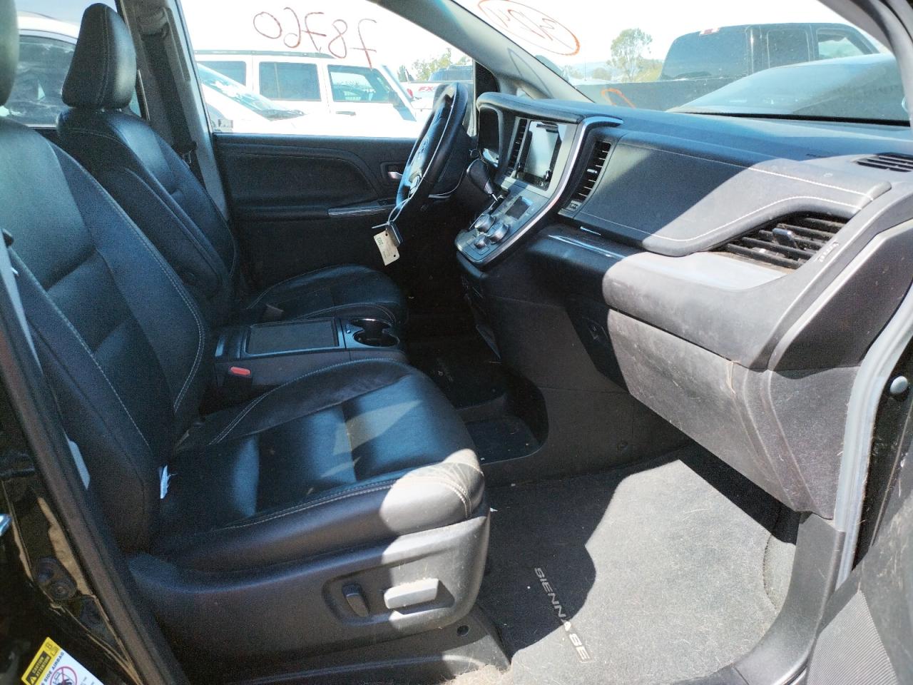 Photo 5 from auction – 2017 TOYOTA SIENNA SE with VIN 5TDXZ3DC8HS827182