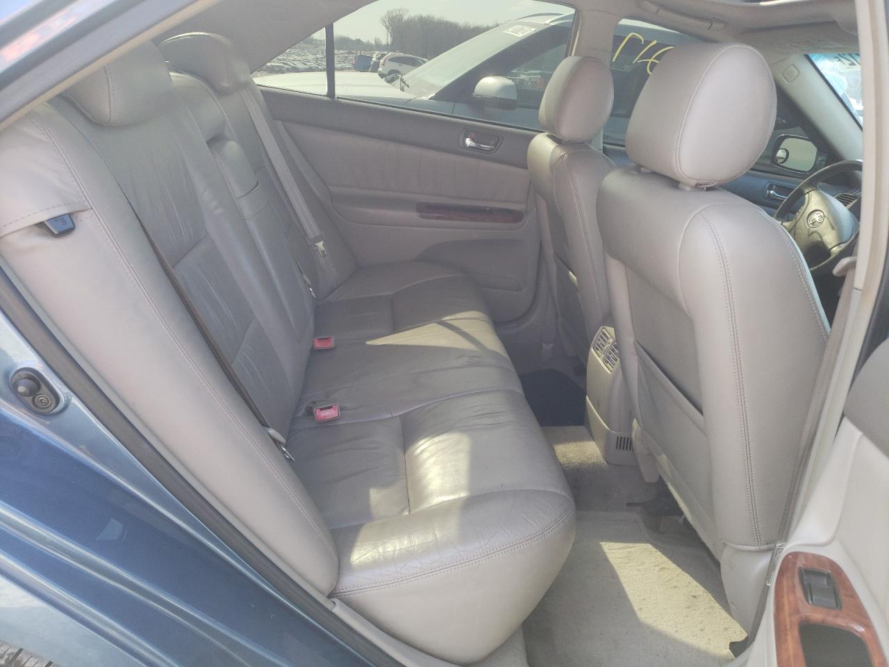 Photo 6 from auction – 2002 TOYOTA CAMRY LE with VIN JTDBE30K320050374