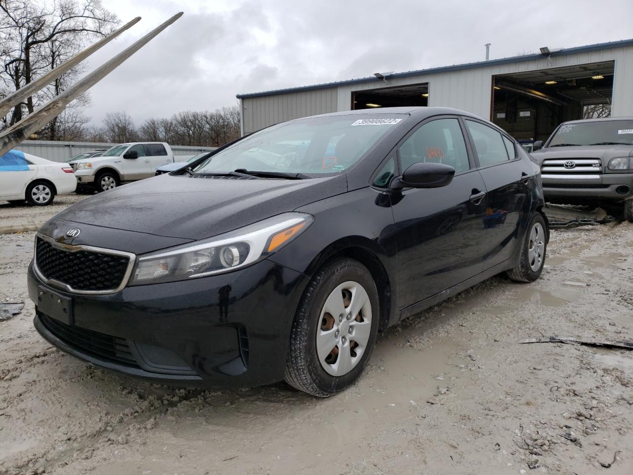 Photo 2 from auction – 2017 KIA FORTE LX with VIN 3KPFK4A78HE036237