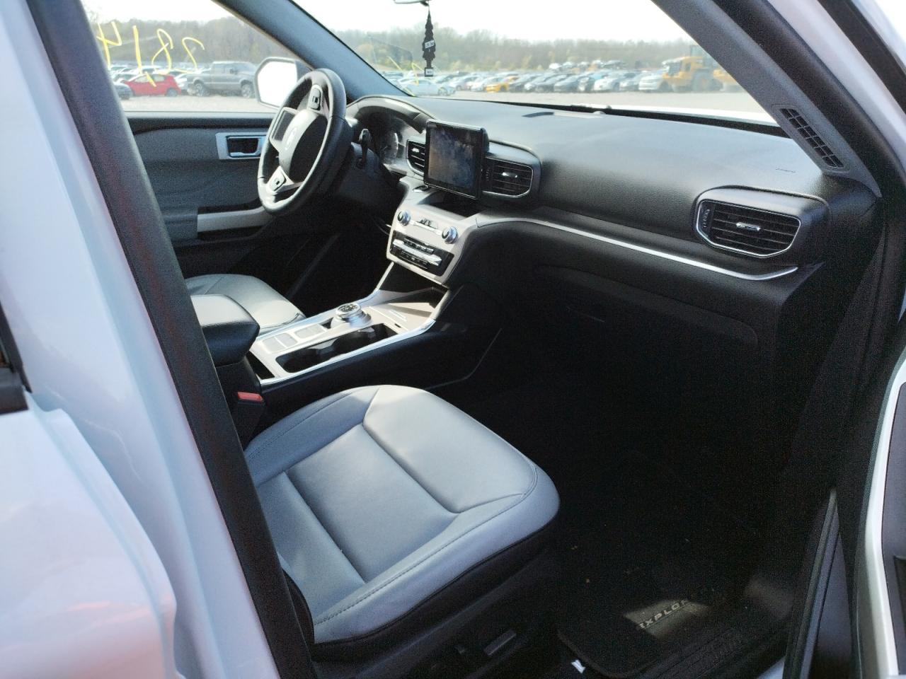 Photo 5 from auction – 2021 FORD EXPLORER X with VIN 1FMSK7DH9MGB60933