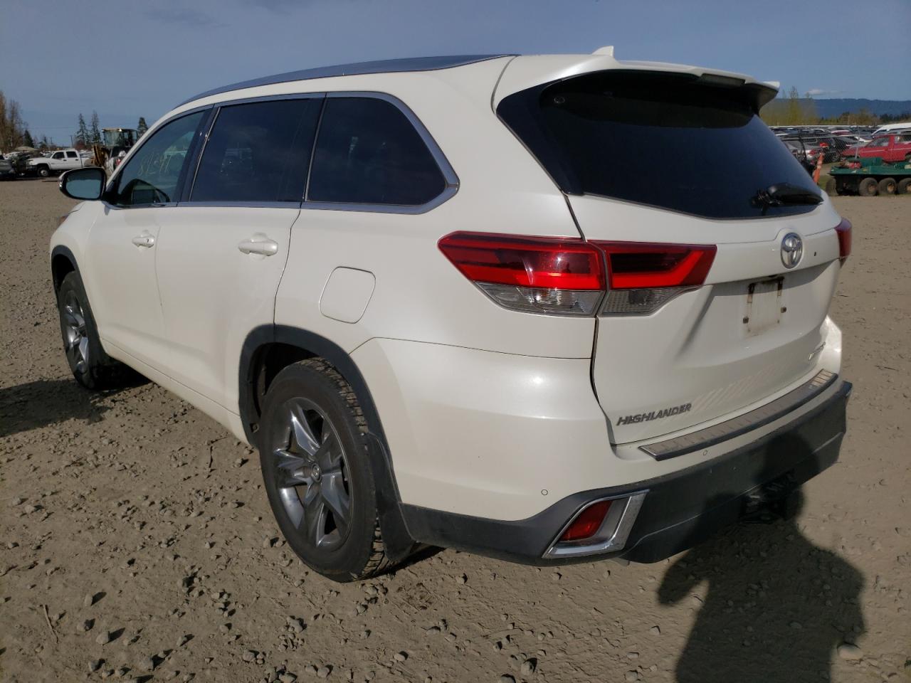 Фото 3 с аукциона – 2018 TOYOTA HIGHLANDER с VIN 5TDDZRFH6JS839058