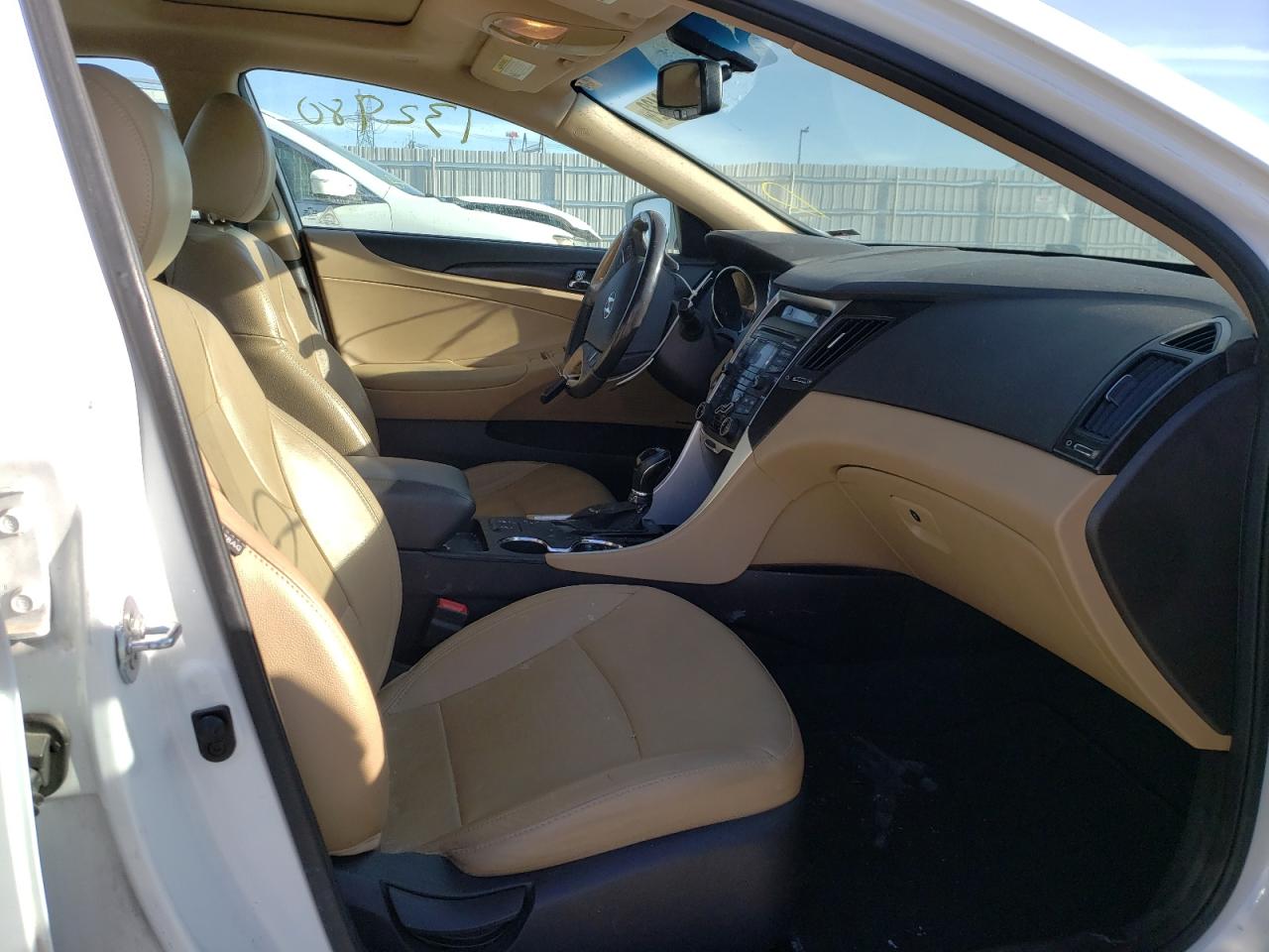 Photo 5 from auction – 2013 HYUNDAI SONATA SE with VIN 5NPEC4AB9DH576201