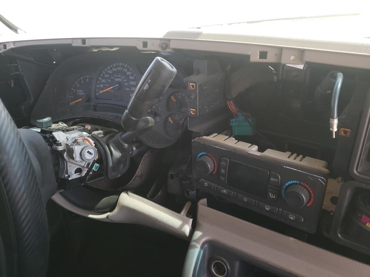 Photo 9 from auction – 2004 CHEVROLET SUBURBAN K with VIN 1GNFK16Z04J150262